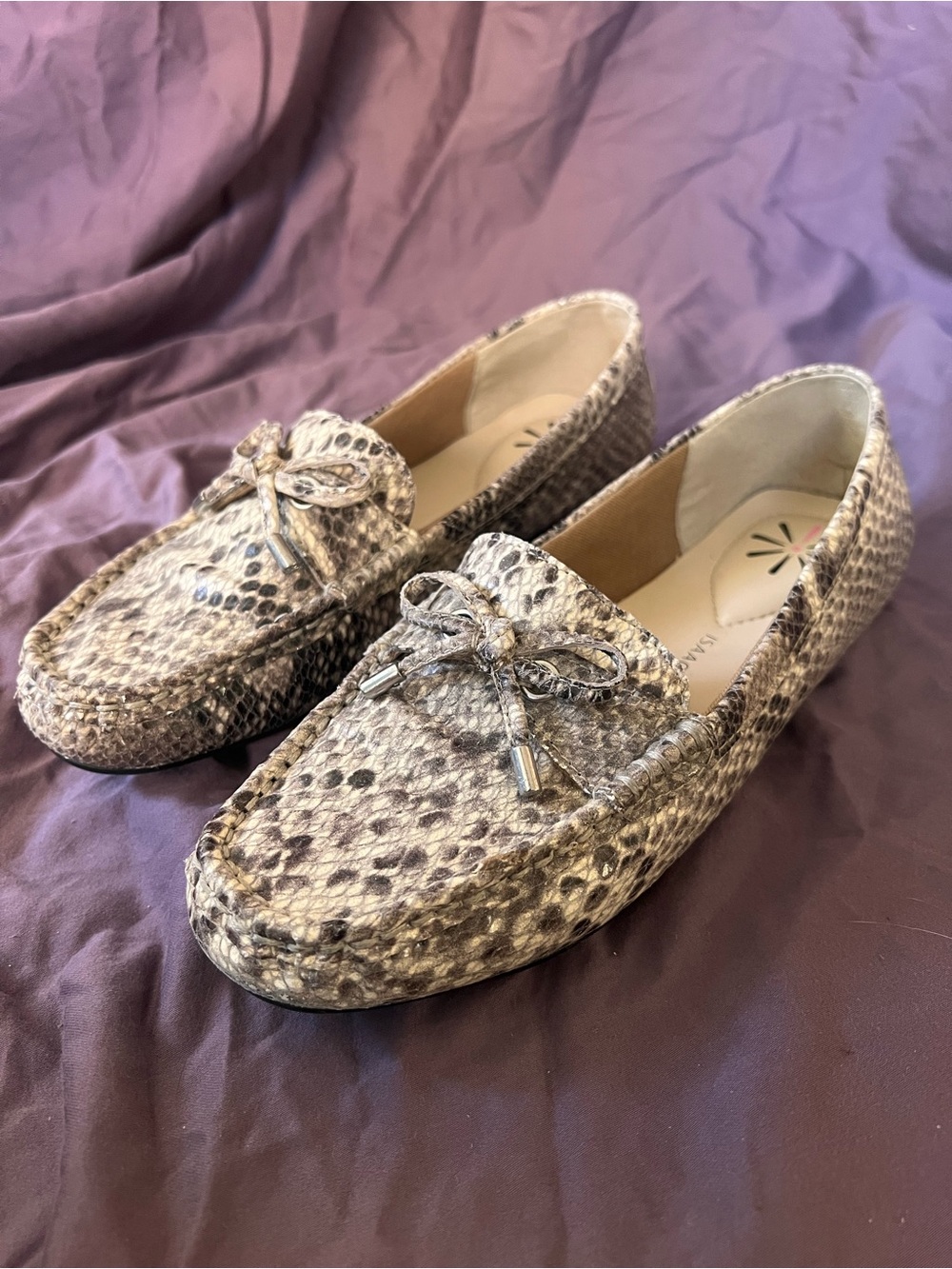 Isaac Mizrahi Women's Snakeskin Loafers size 6M